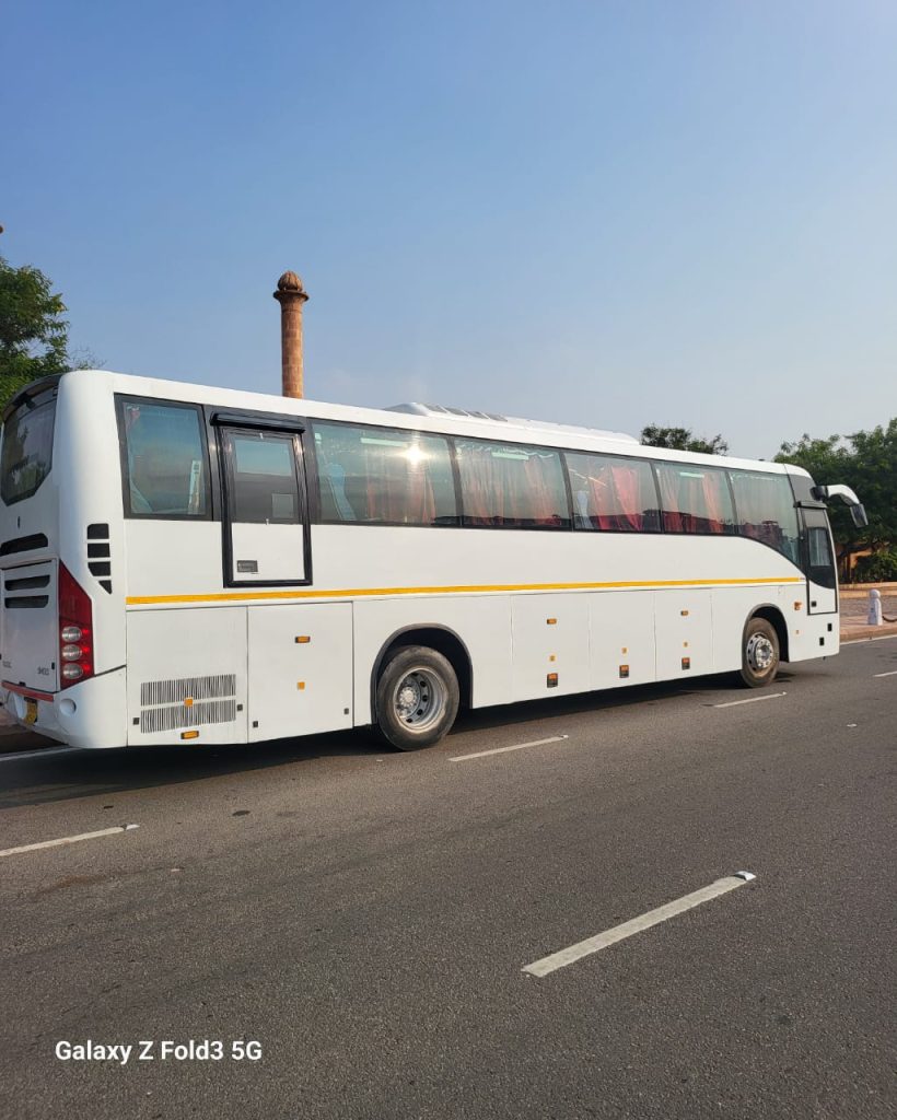 27 Seater Bus Hire in Jaipur – Shristi Holiday Services