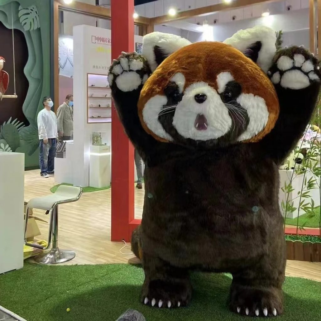 Plush Sculptures: Soft, Lifelike Art for Display Plush Sculptures: Soft, Lifelike Art for Display