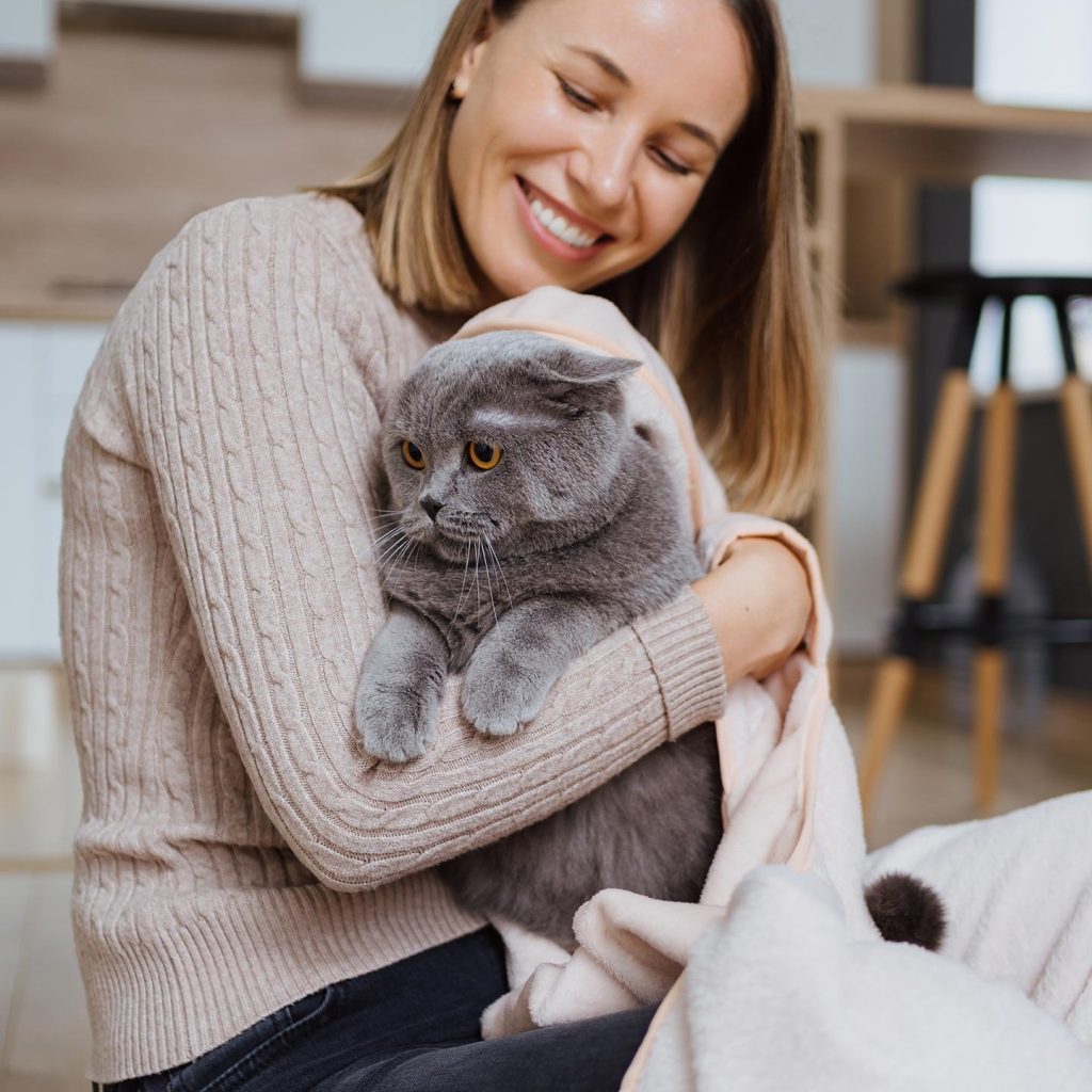 Online Dating for Animal Lovers: Find Your Pet-First Match