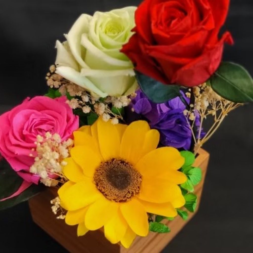 Eternal Roses Near You: Lasting Beauty with Handcrafted Arrangements Eternal Roses Near You: Lasting Beauty with Handcrafted Arrangements