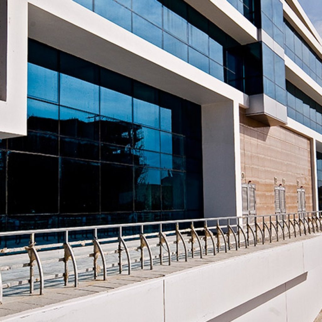 Smart parking solutions for busy airports Smart parking solutions for busy airports
