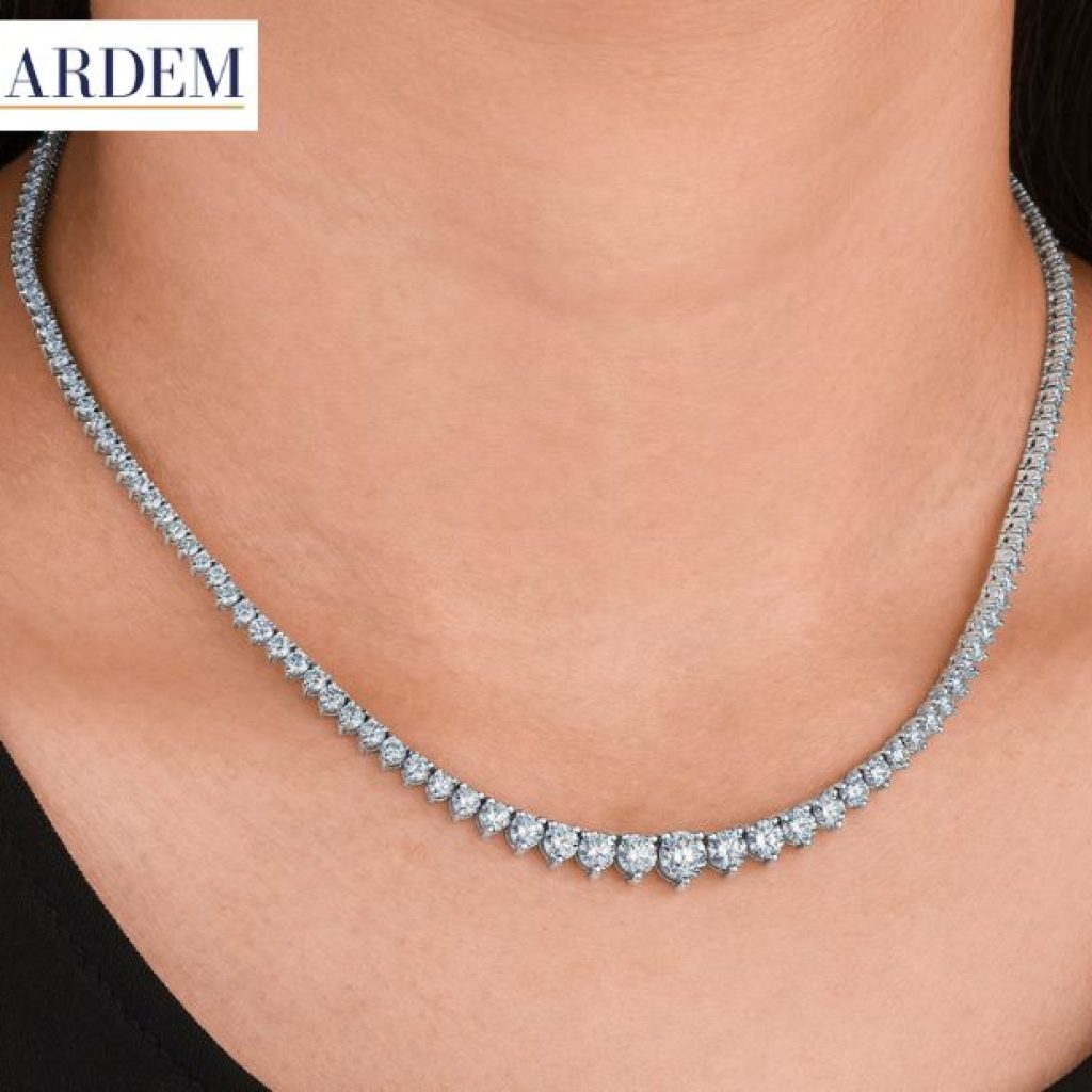Timeless Sparkle: A Luxurious Diamond Tennis Bracelet for Any Occasion Timeless Sparkle: A Luxurious Diamond Tennis Bracelet for Any Occasion