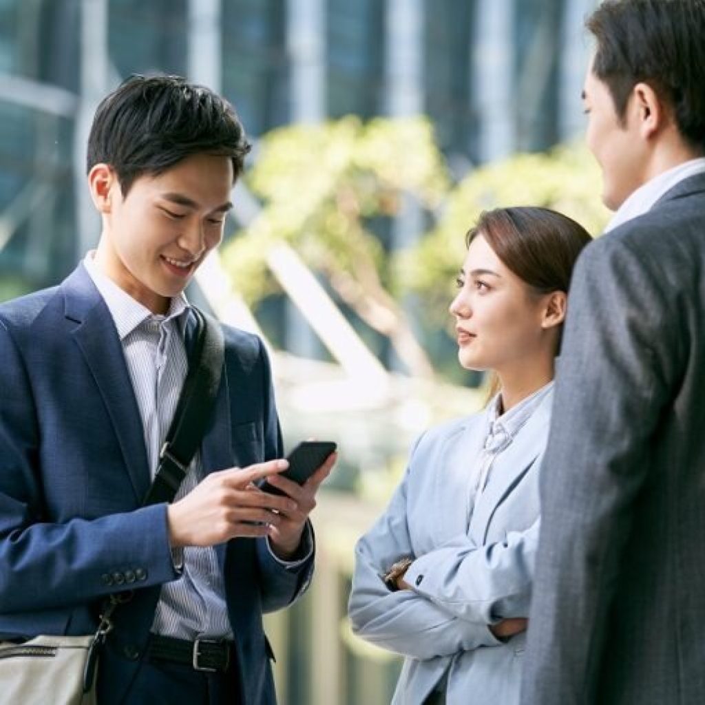 Streamline Office Meetings with Real-Time Room Displays Streamline Office Meetings with Real-Time Room Displays