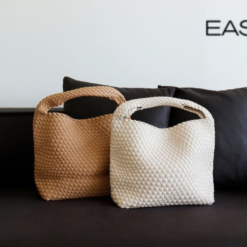 Effortless Craft: A Timeless Leather Tote for Everyday Use