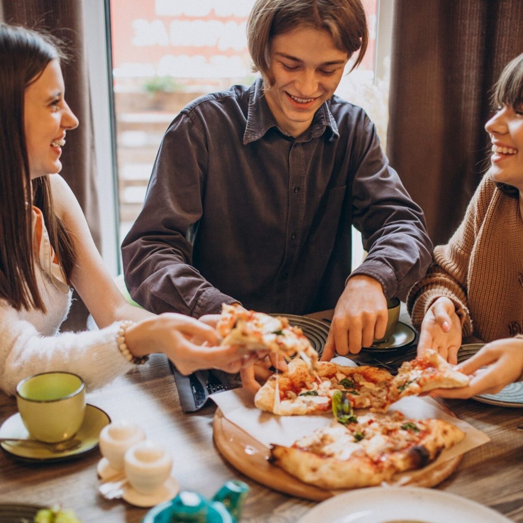 Delicious pizza party catering that wowes guests