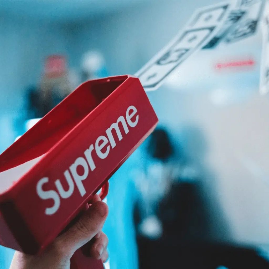 Carry Your Style: Premium Streetwear Keyring for Everyday Use